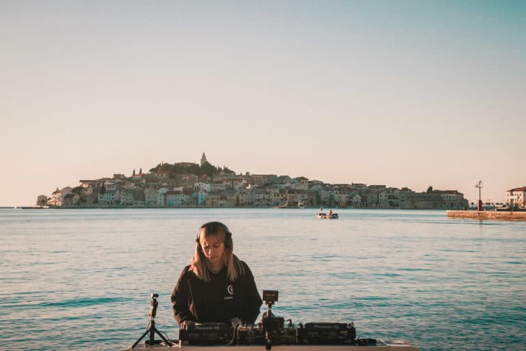 Nora Van Elken u Primoštenu