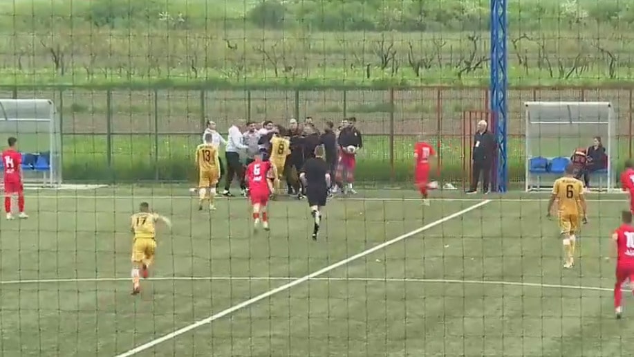 VIDEO Ružan incident na utakmici dvije vodeće ekipe 1. HNL! Treneri se potukli i svi zaradili isključenje