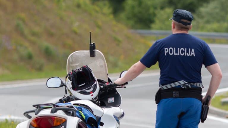 Policija privela 26-godišnjaka zbog niza prekršaja i posjedovanja droge