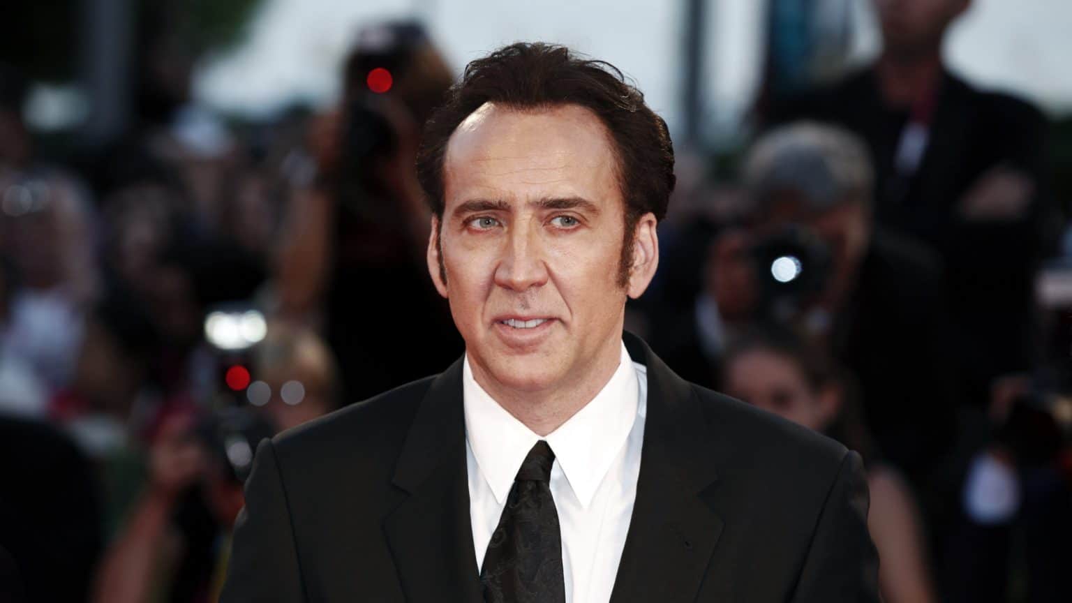 Nicolas Cage u nekonvencionalnoj odjeći osvaja australske plaže: Tajne tetovaža i borba za valove u novom trileru