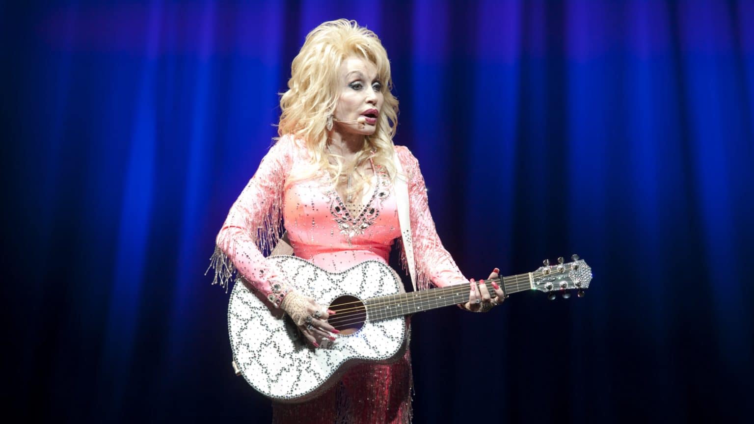 Dolly Parton angažirala Miley Cyrus za novu verziju pjesme 'Wrecking Ball'