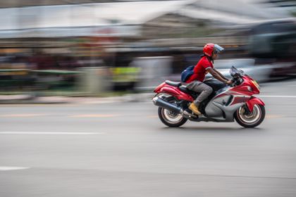 Zadar: U prometnoj nesreći teže ozlijeđen motociklist