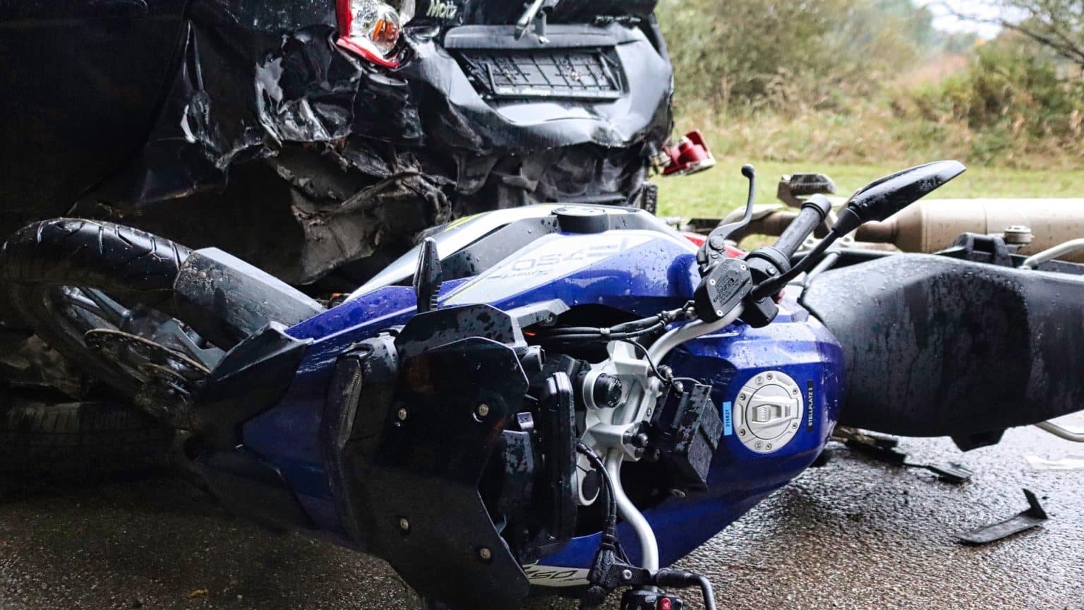 Primošten: Neosiguranim i neregistriranim motociklom pao u zavoju i teže se ozlijedio