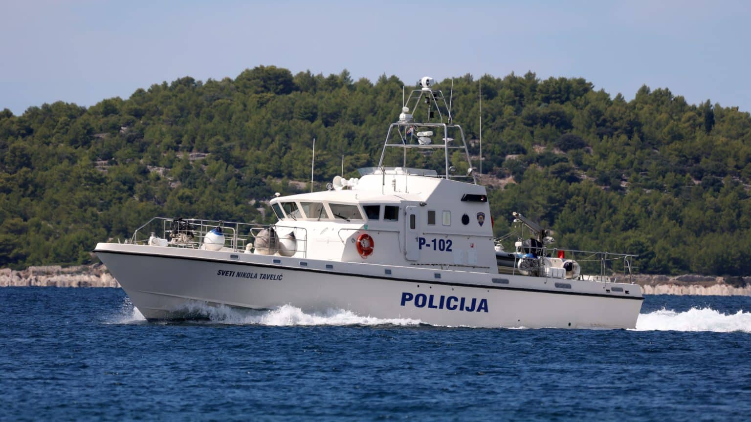 Zadar: Policija ga zatekla s izlovljenom tunom u brodici za koju ne posjeduje uvjerenje za upravljanje