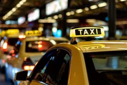 Čekićem napao taksi: U Trogiru 50-godišnjak uzrokovao kaos i teško ozlijedio vozača