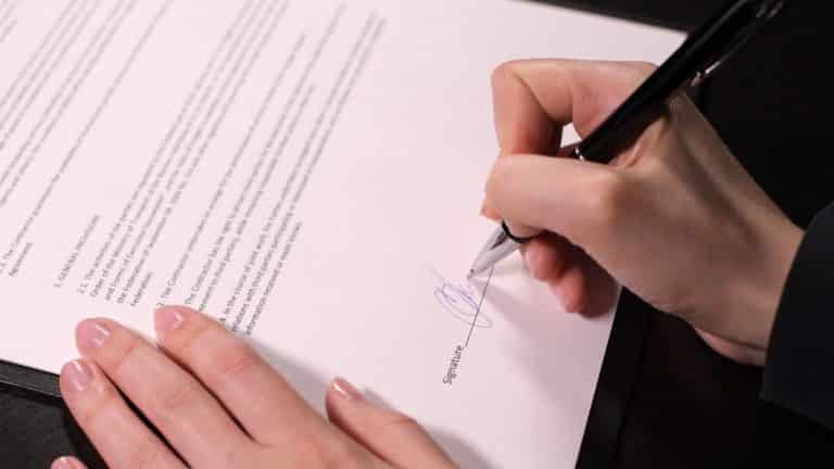 Dubrovnik: 21-godišnjak sklapao ugovore na tuđa imena i prouzročio štetu od preko 2.000 eura