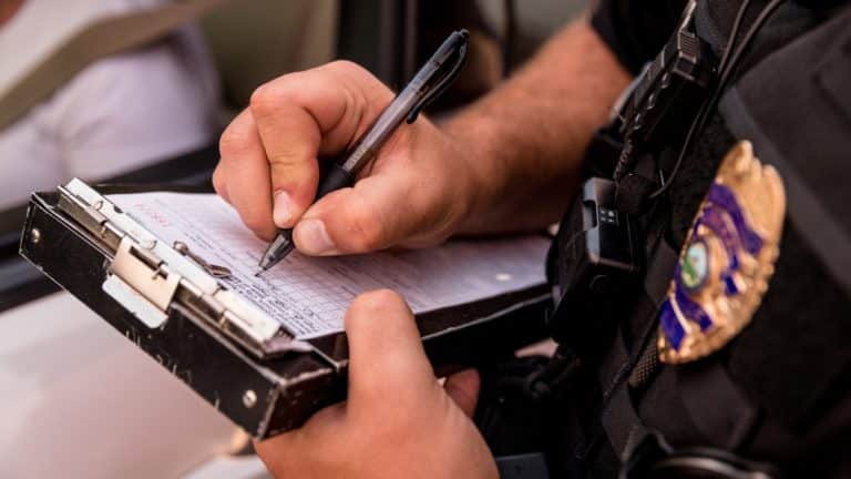 Vozač bez valjane dozvole upravljao neregistriranim i neosiguranim vozilom