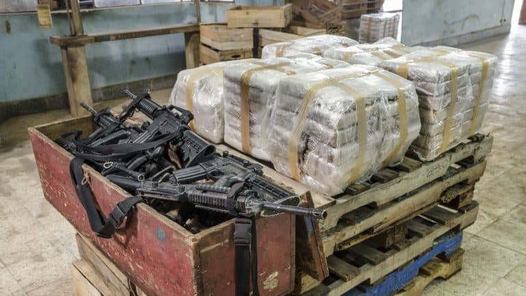 Kaštela: Kod 43-godišnjaka pronađeno oružje i više vrsta droge