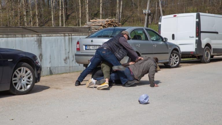 Drniš: Četvorica muškaraca napala 62-godišnjaka i otuđila mu suhomesnate proizvode