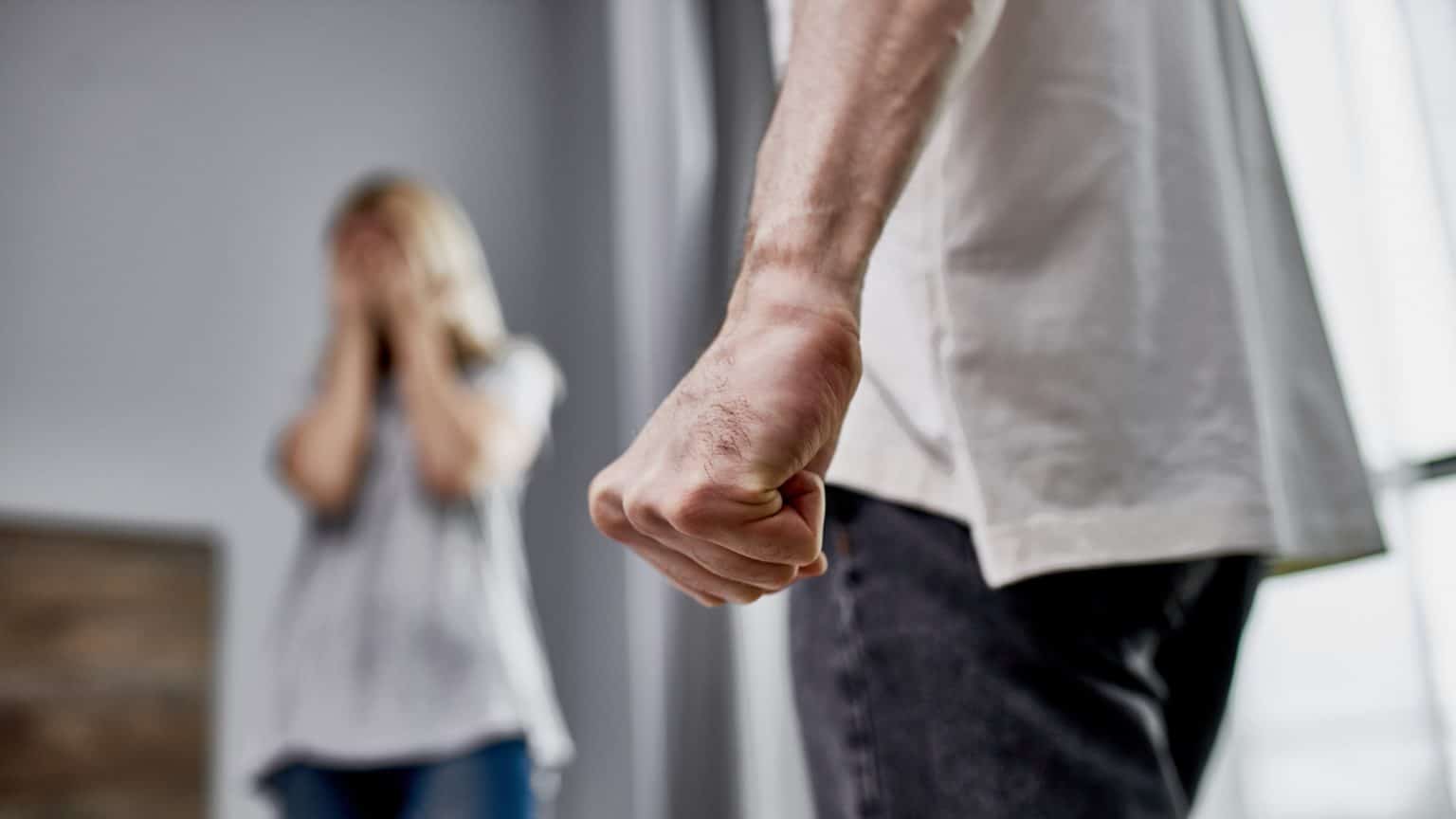 Sukob u obiteljskoj kući u Splitsko-dalmatinskoj županiji: Jedan muškarac pritvoren, drugi optužen za obiteljsko nasilje