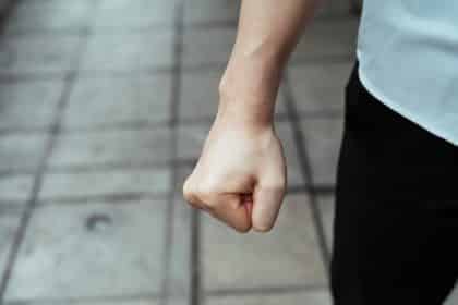 Makarska: 21-godišnjak optužen za osobito tešku tjelesnu ozljedu nakon incidenta u ugostiteljskom objektu