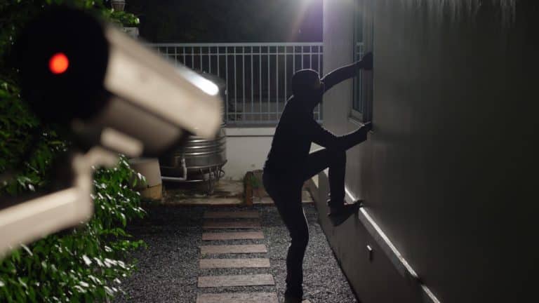 Pag: Uhvaćena dvojica osumnjičenih za provalu, ukradene stvari vraćene vlasniku