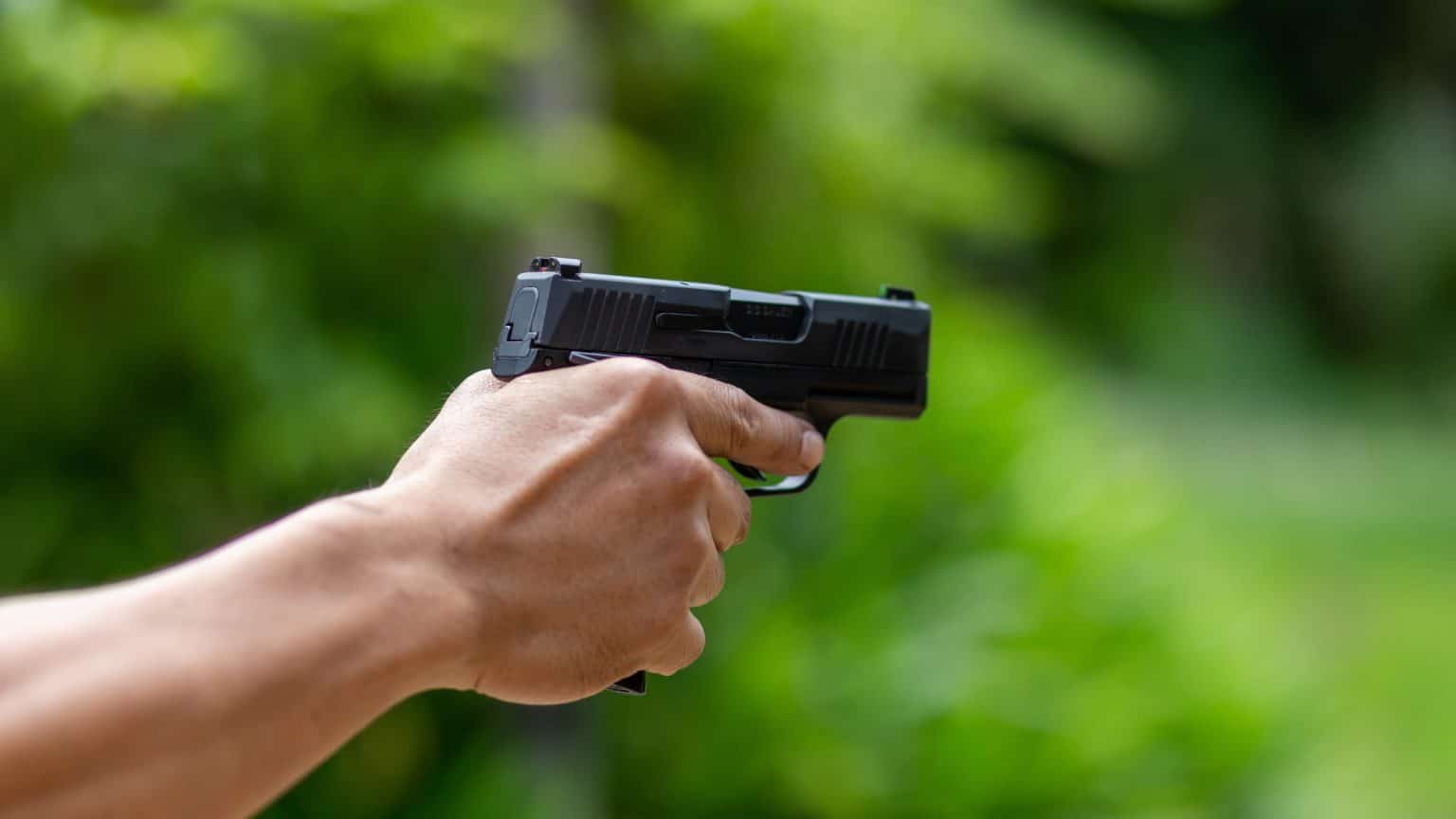 Napad na policiju u Šibeniku: 41-godišnjak pružao otpor i ispalio hitce iz službenog pištolja