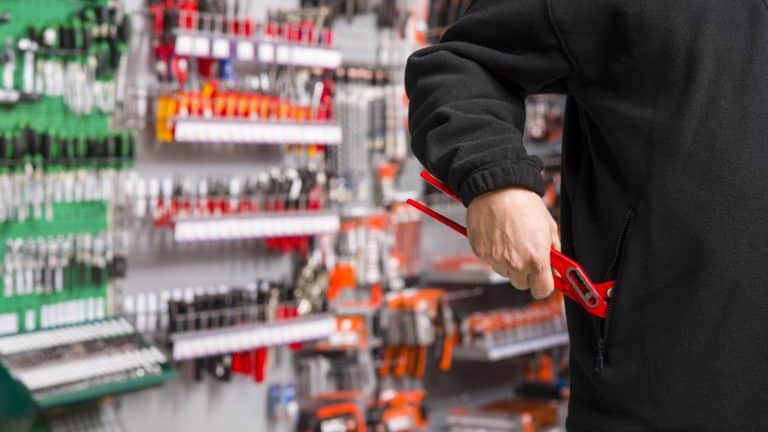 Provala u građevinski kontejner u Kaštel Štafiliću, otuđen alat vrijedan 7 tisuća eura