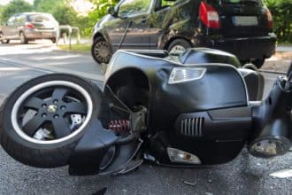 Teška prometna nesreća u Šibeniku: Dvojica mladića zadobila teške ozljede u sudaru mopeda