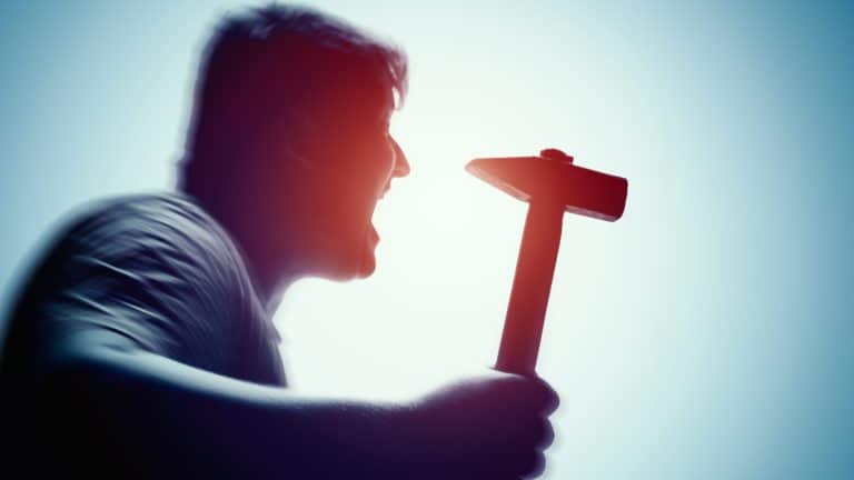 Pokušaj ubojstva u Metkoviću: Muškarac napao mladiće čekićem