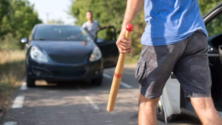 Incident u Žaboriću: Izazvao prometnu nesreću pa besramno napao oštećenog 20-godišnjaka