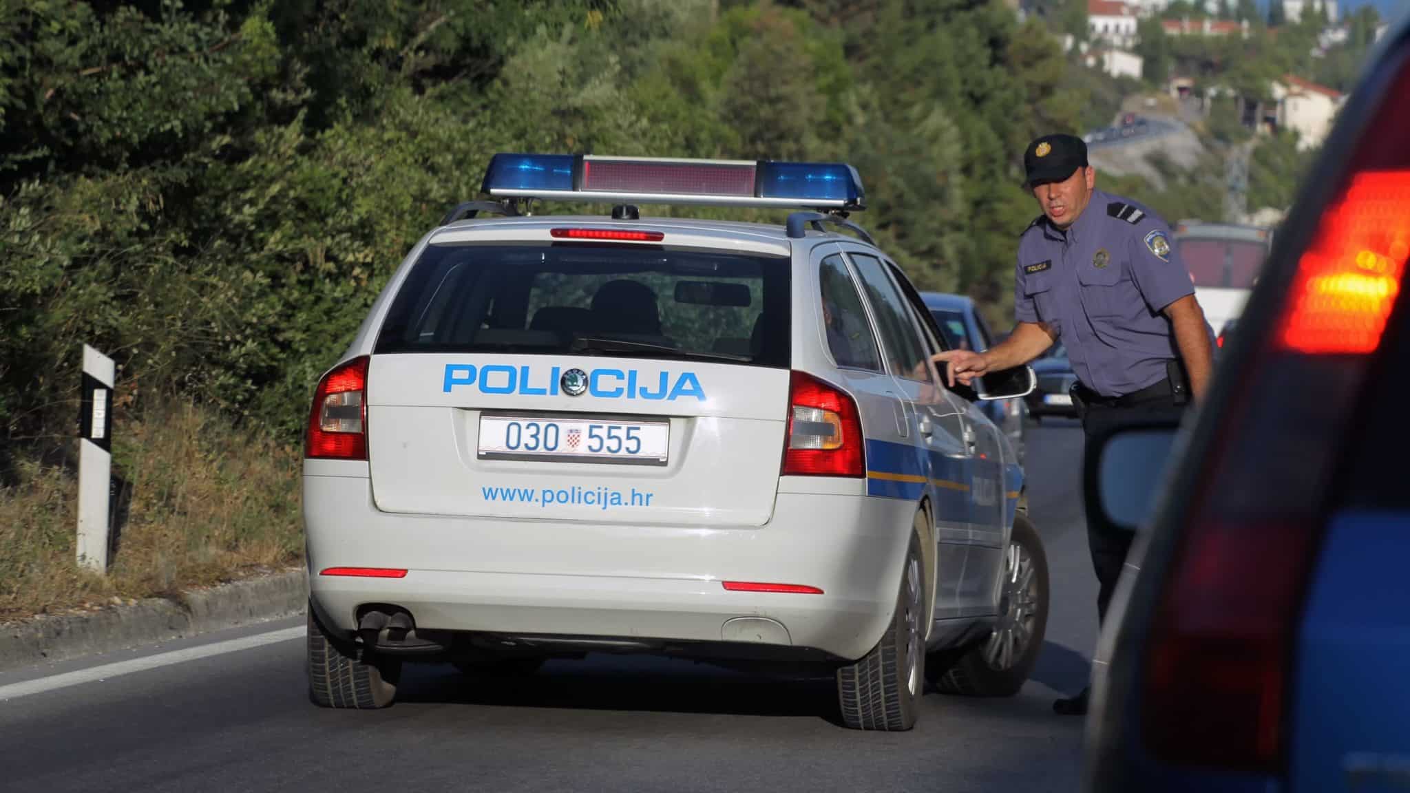 Zadar: Tijekom prometne kontrole kod 40-godišnjaka otkrivena krivotvorena vozačka dozvola