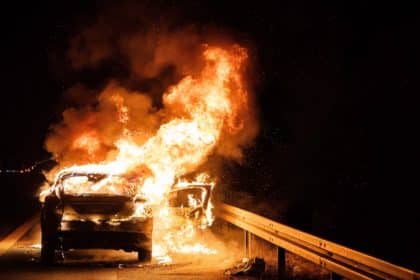 Split: Izbio požar na parkiranom osobnom vozilu, u tijeku očevid