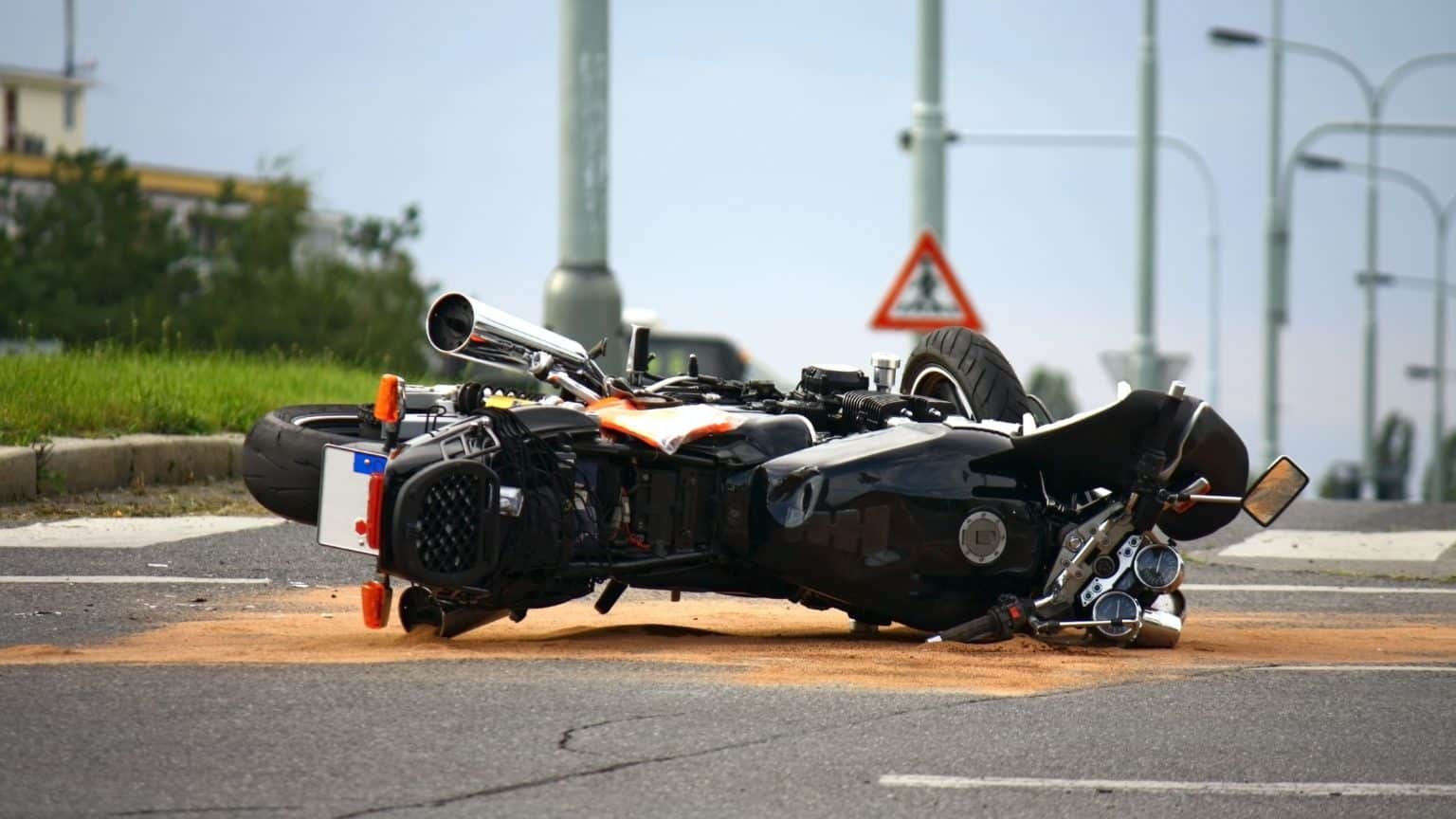 Prometna nesreća u Bibinjama: 22-godišnji motociklist ozlijeđen zbog neprilagođene brzine