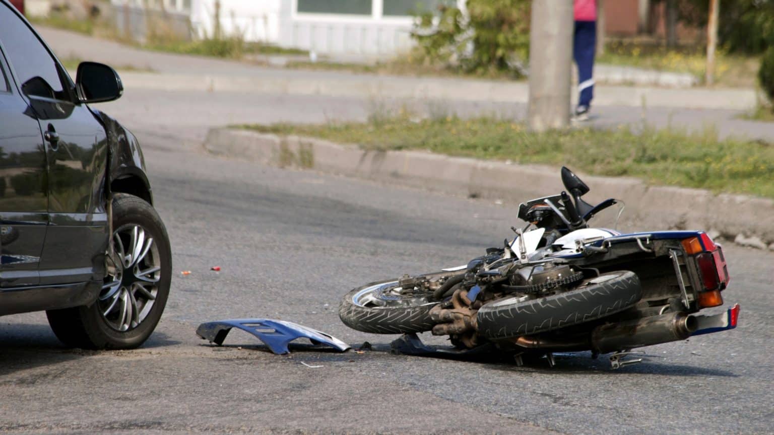 Tragična prometna nesreća u Omišu: Jedna osoba preminula, druga teško ozlijeđena