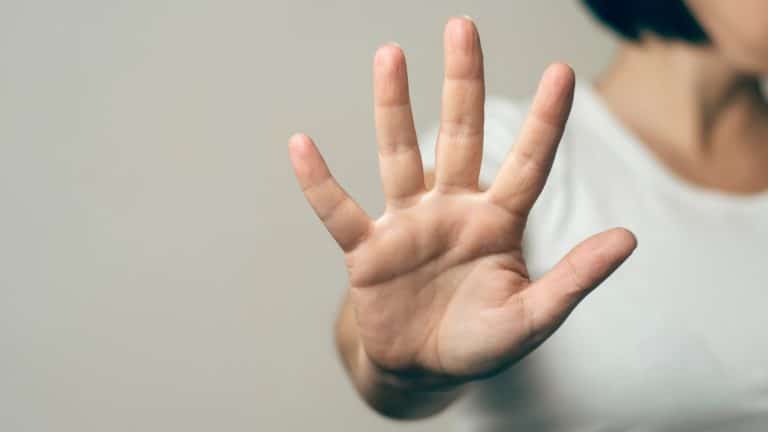 Vršnjačko nasilje u školi kod Zadra: Učenici počupali obrve djevojčici tijekom odmora