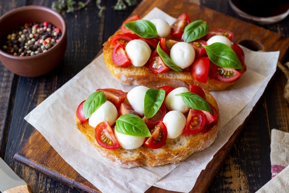 Bruschette s rajčicama i mozzarellom