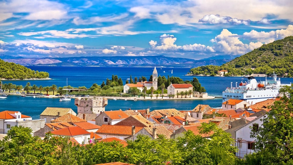 Kako provesti dan na Visu? Evo čak 11 zabavnih aktivnosti