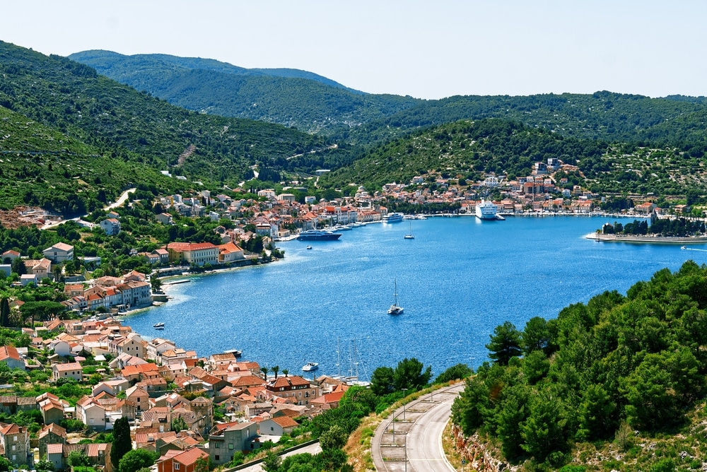 Roniti i istražiti podmorje