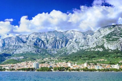 Pogled na Makarsku i Biokovo