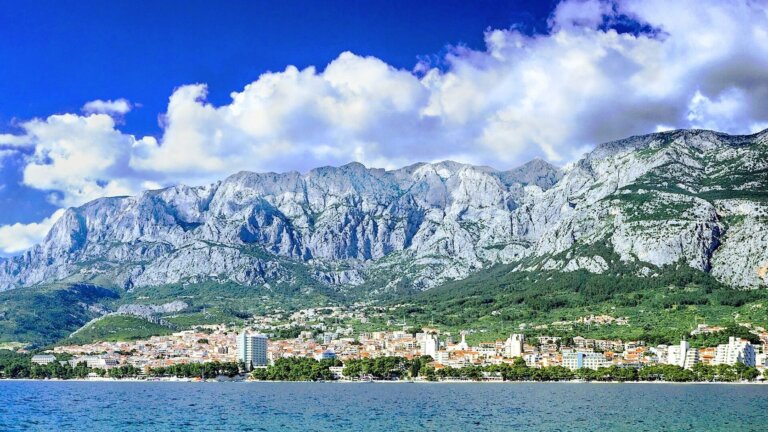 Pogled na Makarsku i Biokovo