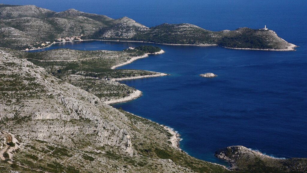 Skrivena luka Lastovo iz zraka